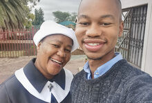 Thato Diale und seine Mutter leben im Kirchenkreis Odi in Südafrika.