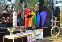 Wen oder was liebst du? Die Antworten im Gottesdienst waren bunt wie ein Regenbogen. Foto: Andrea Hesse